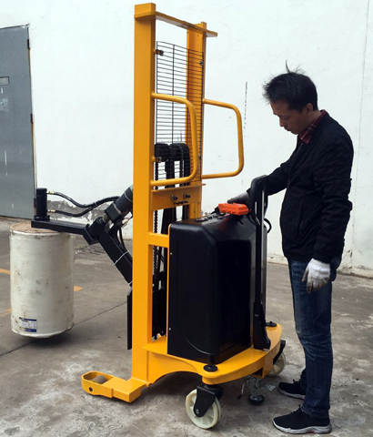 惠澤叉車生產(chǎn)出3英寸6英寸紙卷芯漲軸脹紙旋轉車